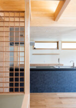 総社市岡谷軒の深い玄関と木格子の家 施工事例